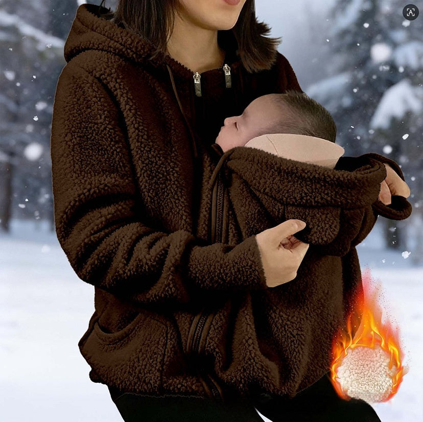 2-in-1 Kuscheljacke für Mama und Baby in Braun