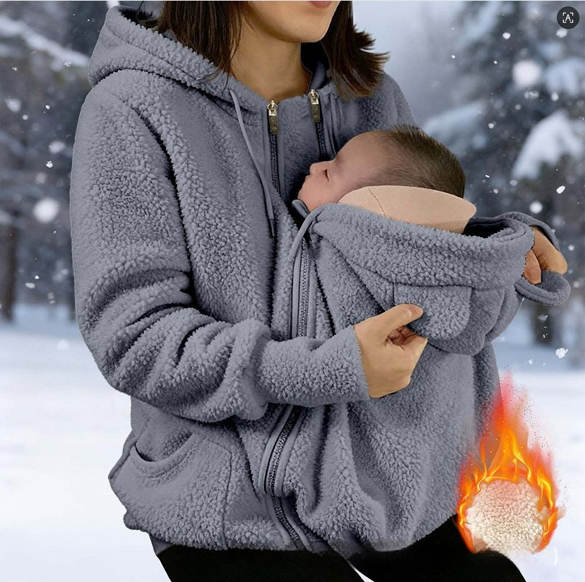2-in-1 Kuscheljacke für Mama und Baby in Grau