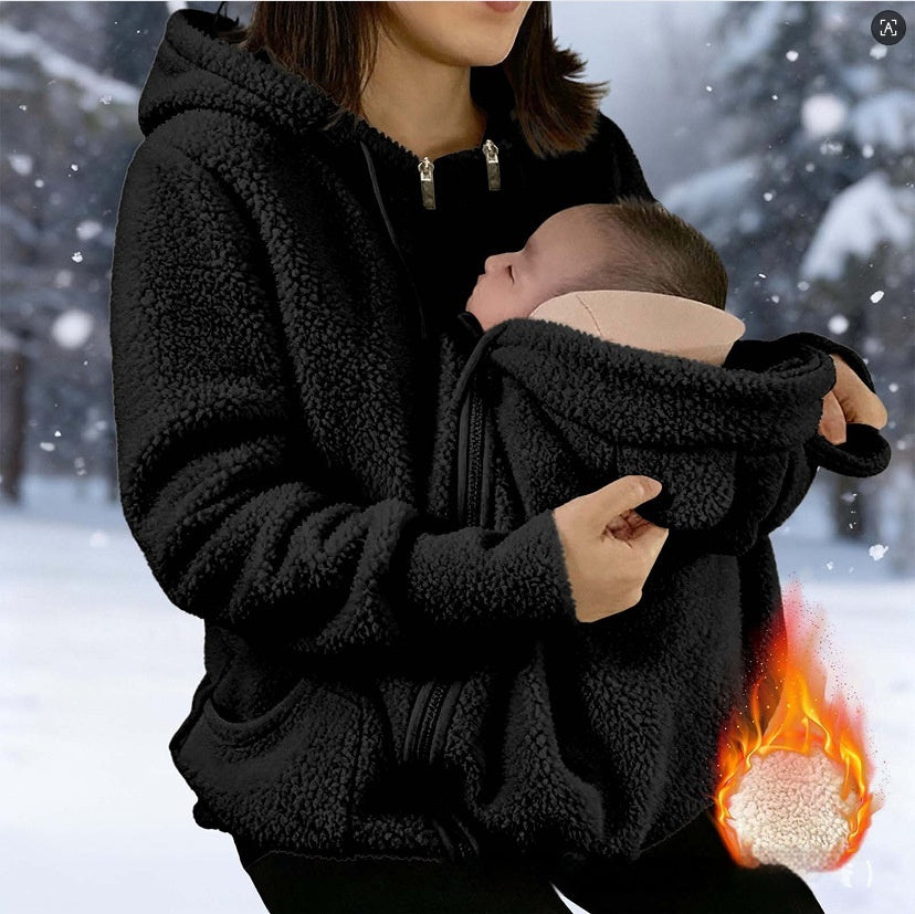 2-in-1 Kuscheljacke für Mama und Baby in Schwarz
